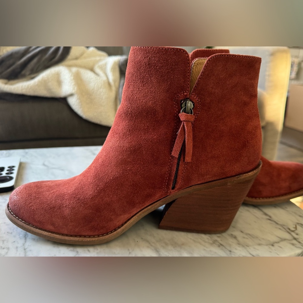SOFFT Tori Cinnamon Suede Ankle Boots Sz 11 M